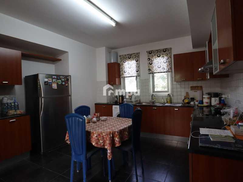 3-bedroom apartment for sale: https://www.bazaraki.com/adv/5799609_3-bedroom-apartment-for-sale (www.bazaraki.com)