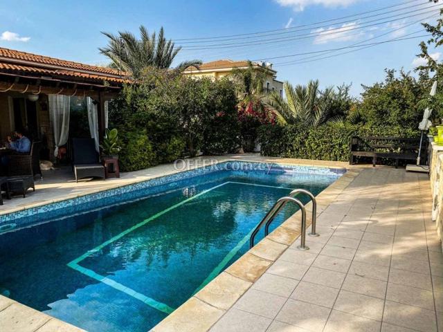 House (Detached) in Pera Chorio Nisou, Nicosia for Sale: https://www.offer.com.cy/en/house-detached-in-pera-chorio-nisou-nicosia-for-sale/21-727238/ (www.offer.com.cy)