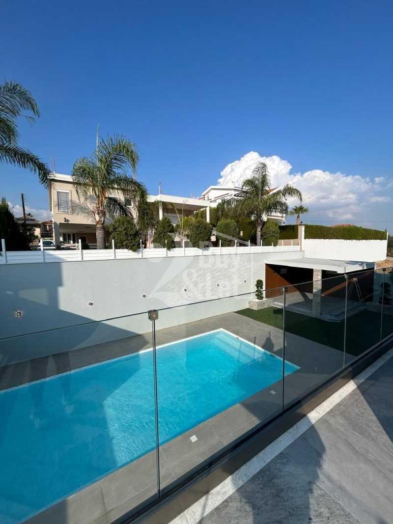 5-bedroom villa for sale: https://www.bazaraki.com/adv/5791125_5-bedroom-villa-for-sale (www.bazaraki.com)