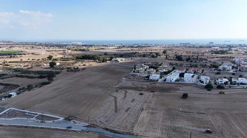 Residential land 270 m²: https://www.bazaraki.com/adv/5794669_residential-land-270-m2 (www.bazaraki.com)