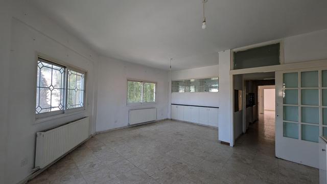 Residential Building 362 SQM For Sale: https://www.zyprus.com/property/39148/9-bedrooms-building-residential-building-in-kaimakli-nicosia (www.zyprus.com)