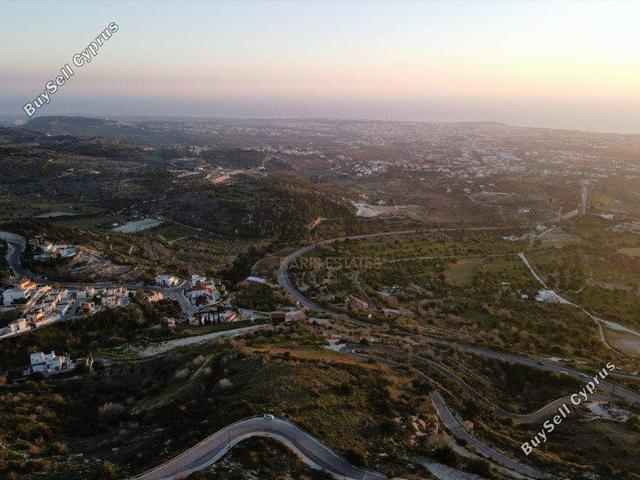 4,348 SQM Residential Land for sale in Tsada, Paphos: https://www.buysellcyprus.com/property-for-sale/paphos/tsada/land-for-sale-tsada-paphos-1792723.html (www.buysellcyprus.com)