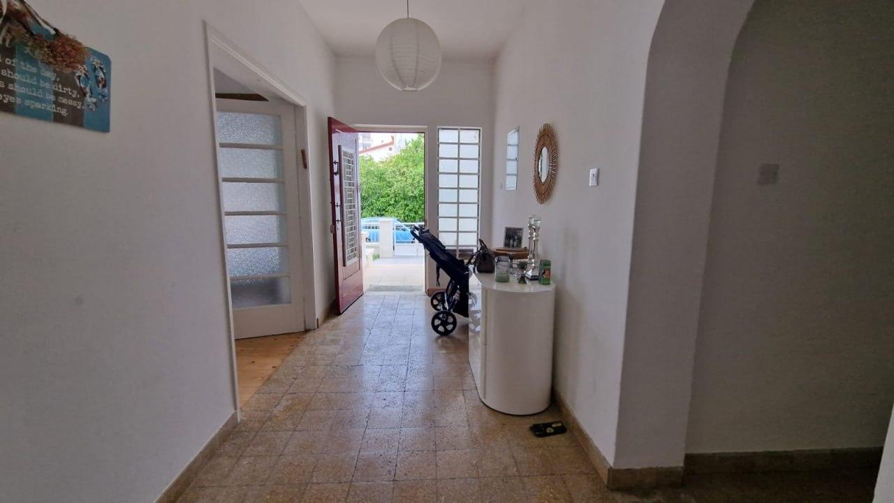 3-bedroom house in Larnaca №153302: https://dom.com.cy/en/catalog/rent/153302/ (dom.com.cy)