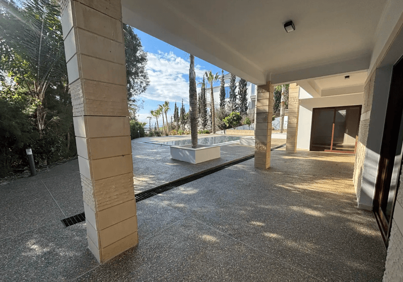5-bedroom villa for sale: https://www.bazaraki.com/adv/5797055_5-bedroom-villa-for-sale (www.bazaraki.com)