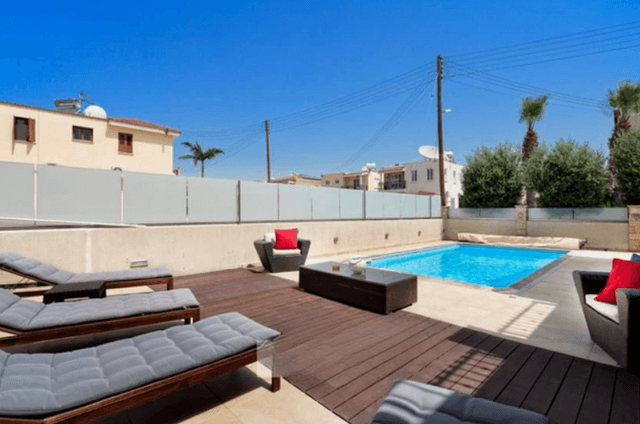 6-bedroom villa for sale: https://www.bazaraki.com/adv/5792775_6-bedroom-villa-for-sale (www.bazaraki.com)