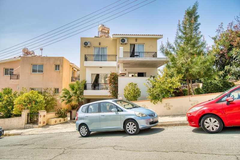 4-bedroom villa to rent: https://www.bazaraki.com/adv/5786421_4-bedroom-villa-to-rent (www.bazaraki.com)