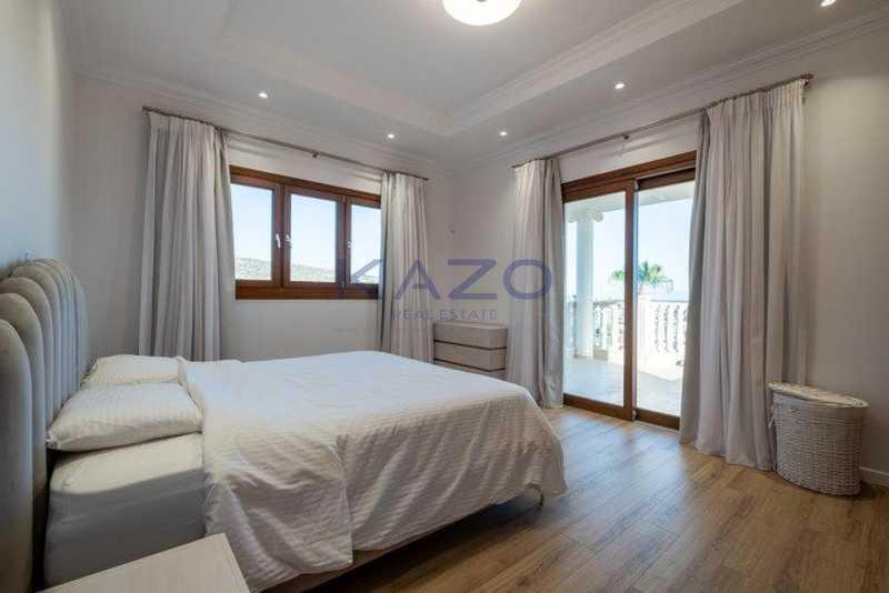 6-bedroom detached house for sale: https://www.bazaraki.com/adv/5787353_6-bedroom-detached-house-for-sale (www.bazaraki.com)