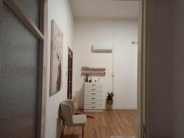 Beauty space for rent: https://www.facebook.com/marketplace/item/692113433457754 (www.facebook.com)