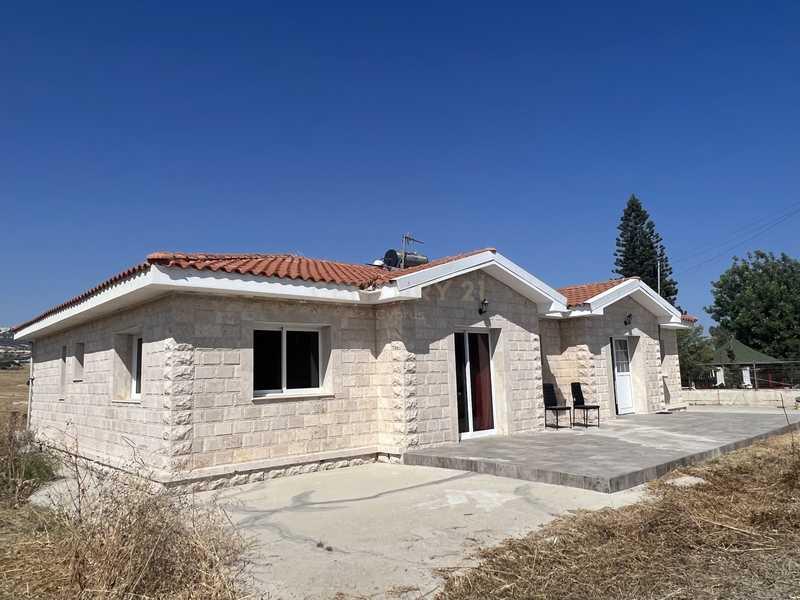 Bungalow in monagroulli, 170 sq.m.: https://www.bazaraki.com/adv/5793280_bungalow-in-monagroulli-170-sq-m (www.bazaraki.com)