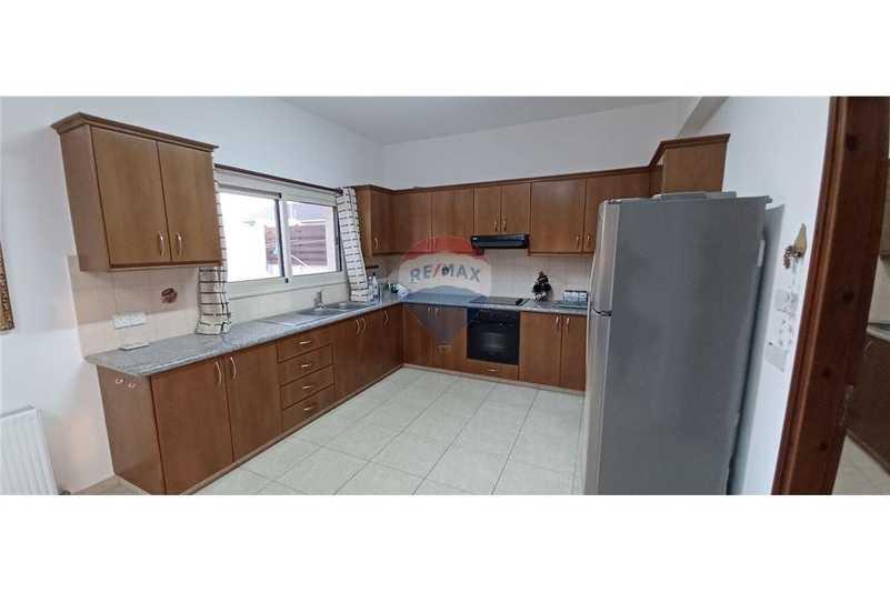 3-bedroom villa for sale: https://www.bazaraki.com/adv/5797862_3-bedroom-villa-for-sale (www.bazaraki.com)