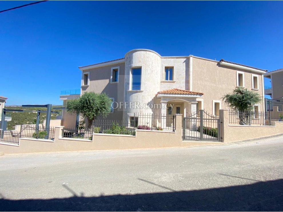 Luxury 5 bedrooms villa in Peyia: https://www.offer.com.cy/en/luxury-5-bedrooms-villa-in-peyia/21-709518/ (www.offer.com.cy)