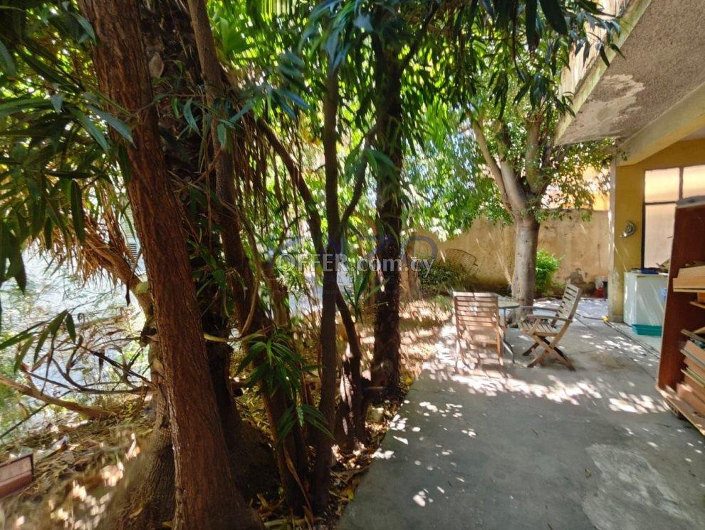 Spacious Semi-Detached House for Sale in Katholiki: https://www.offer.com.cy/en/spacious-semi-detached-house-for-sale-in-katholiki/21-816123/ (www.offer.com.cy)