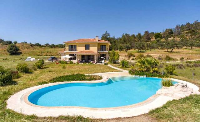 5-bedroom villa for sale: https://www.bazaraki.com/adv/5795342_5-bedroom-villa-for-sale (www.bazaraki.com)