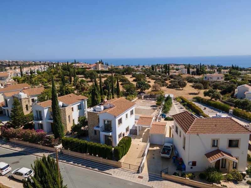 3-bedroom villa for sale: https://www.bazaraki.com/adv/5798669_3-bedroom-villa-for-sale (www.bazaraki.com)
