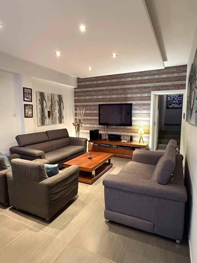 3-bedroom penthouse to rent: https://www.bazaraki.com/adv/5793254_3-bedroom-penthouse-to-rent (www.bazaraki.com)