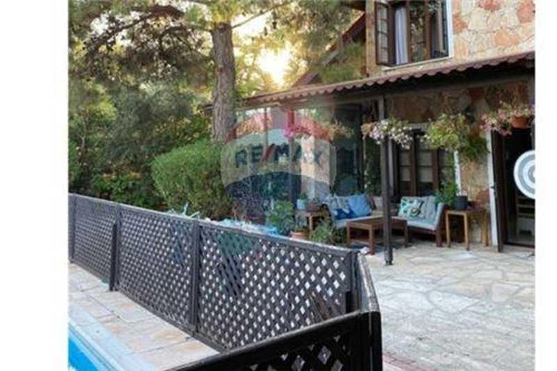 4-bedroom villa for sale: https://www.bazaraki.com/adv/5797868_4-bedroom-villa-for-sale (www.bazaraki.com)