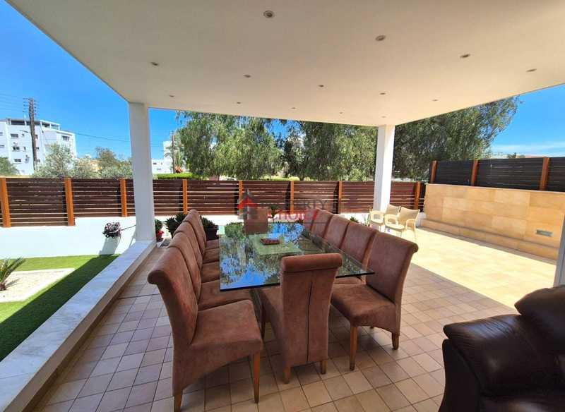 4-bedroom villa for sale: https://www.bazaraki.com/adv/5791407_4-bedroom-villa-for-sale (www.bazaraki.com)