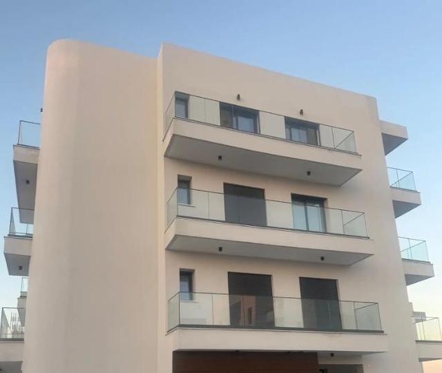 3-bedroom penthouse in Limassol №152796: https://dom.com.cy/en/catalog/rent/152796/ (dom.com.cy)