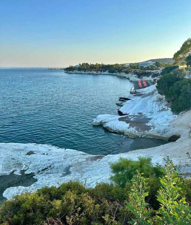 3-bedroom villa for sale: https://www.bazaraki.com/adv/5795699_3-bedroom-villa-for-sale (www.bazaraki.com)