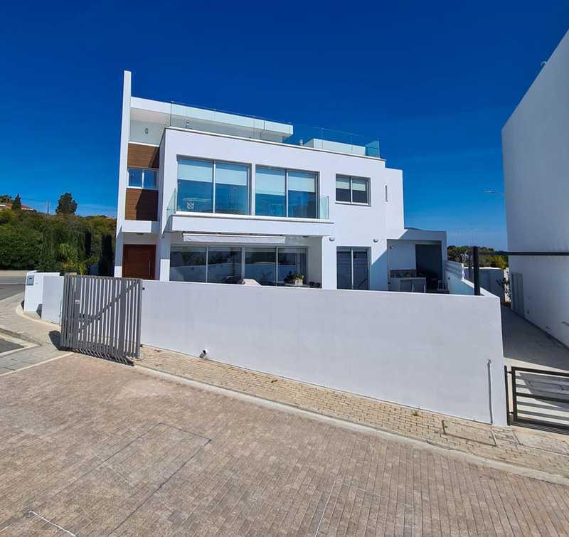3-bedroom villa for sale: https://www.bazaraki.com/adv/5799624_3-bedroom-villa-for-sale (www.bazaraki.com)
