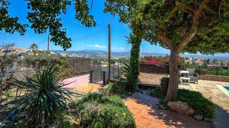 2-bedroom detached house for sale: https://www.bazaraki.com/adv/5796926_2-bedroom-detached-house-for-sale (www.bazaraki.com)