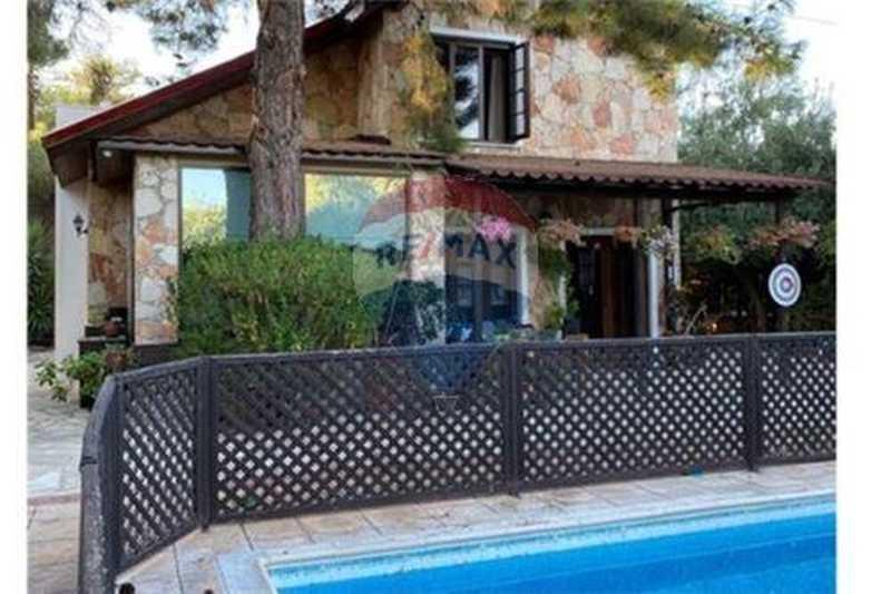 4-bedroom villa for sale: https://www.bazaraki.com/adv/5797868_4-bedroom-villa-for-sale (www.bazaraki.com)
