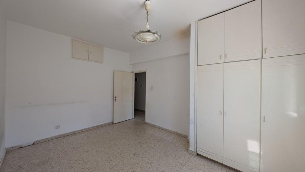 Residential Building 362 SQM For Sale: https://www.zyprus.com/property/39148/9-bedrooms-building-residential-building-in-kaimakli-nicosia (www.zyprus.com)