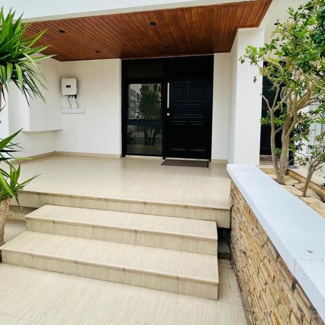2-bedroom flat in Limassol №153340: https://dom.com.cy/en/catalog/rent/153340/ (dom.com.cy)