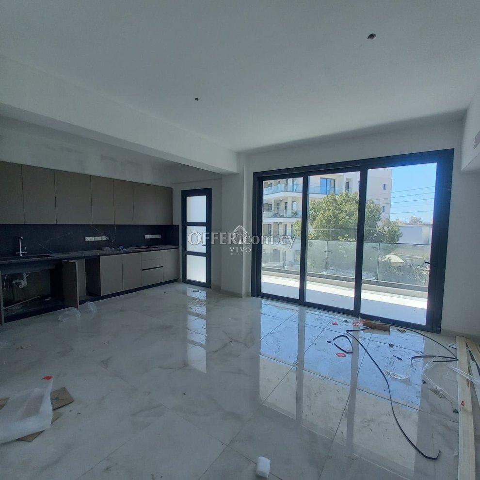MODERN FULLY FURNISHED 3 BEDROOM APARTMENT WITH ROOF GARDEN IN MESA GEITONIA: https://www.offer.com.cy/en/modern-fully-furnished-3-bedroom-apartment-with-roof-garden-in-mesa-geitonia/21-816459/ (www.offer.com.cy)