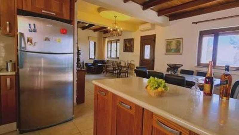3-bedroom villa to rent: https://www.bazaraki.com/adv/5796769_3-bedroom-villa-to-rent (www.bazaraki.com)