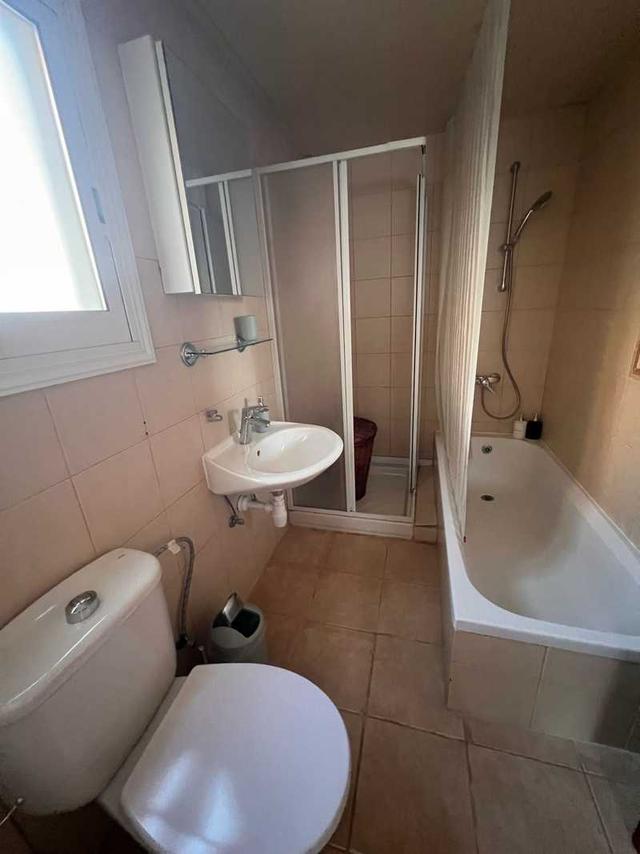 Double bedroom with private bathroom: https://www.bazaraki.com/adv/5792508_room-with-private-bathroom (www.bazaraki.com)