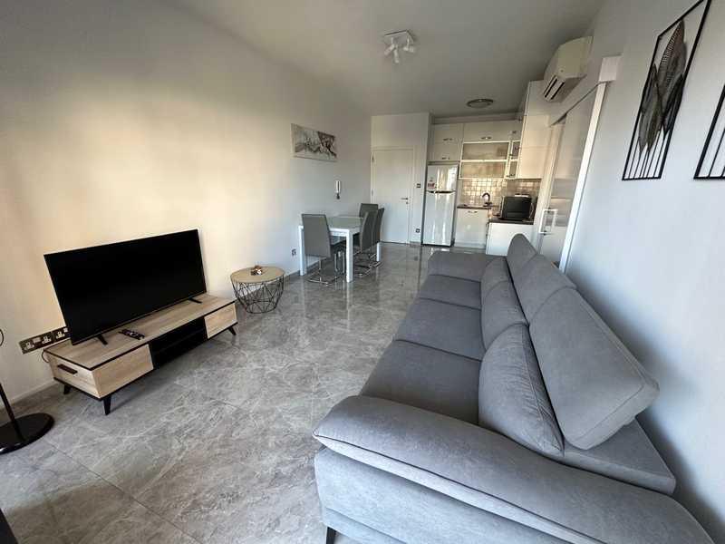 Apartment on the first line in the complex with swimming pool.: https://www.bazaraki.com/adv/5791799_apartment-on-the-first-line-in-the-complex-with-swimming-pool (www.bazaraki.com)
