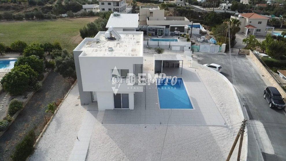 Villa For Sale in Peyia - Sea Caves, Paphos - DP4743: https://www.offer.com.cy/en/villa-for-sale-in-peyia-sea-caves-paphos-dp4743/21-813381/ (www.offer.com.cy)