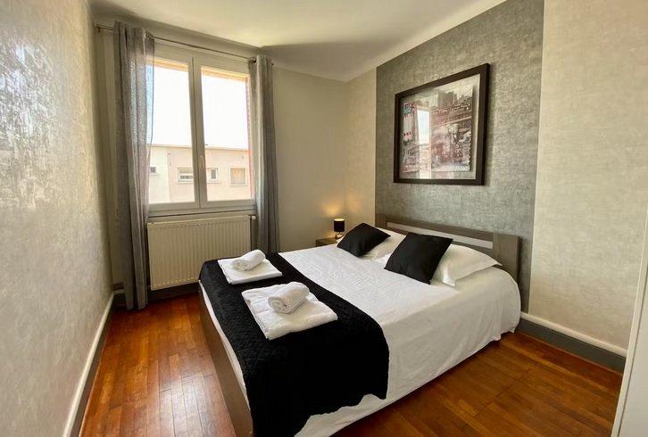 2 beds 1 bath Flat: https://www.facebook.com/marketplace/item/2397544653958106 (www.facebook.com)