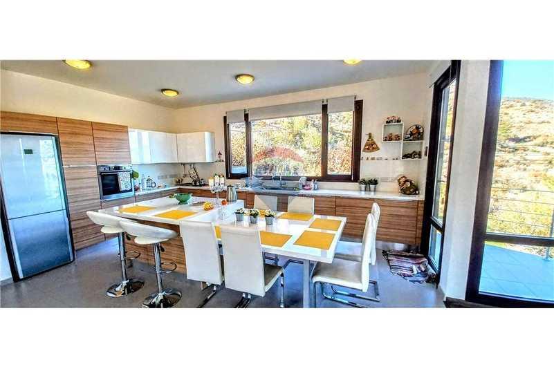 5-bedroom villa for sale: https://www.bazaraki.com/adv/5797854_5-bedroom-villa-for-sale (www.bazaraki.com)