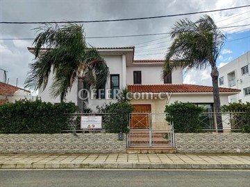 House in Agios Vasileios, Strovolos, Nicosia: https://www.offer.com.cy/en/house-in-agios-vasileios-strovolos-nicosia/21-763548/ (www.offer.com.cy)