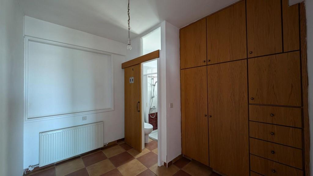 Residential Building 362 SQM For Sale: https://www.zyprus.com/property/39148/9-bedrooms-building-residential-building-in-kaimakli-nicosia (www.zyprus.com)