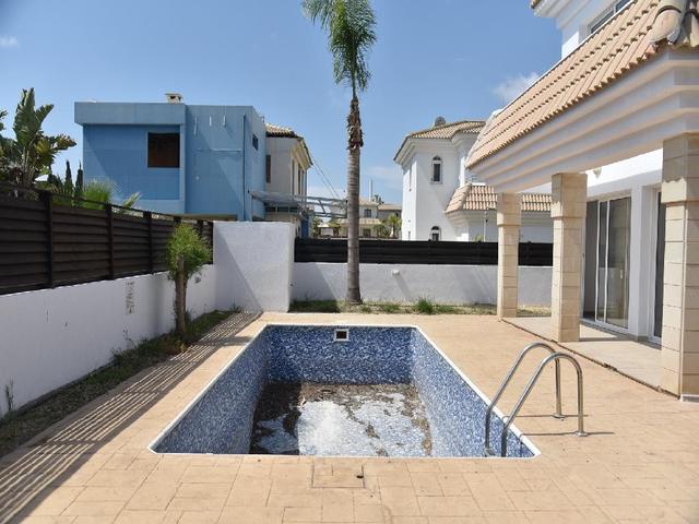 3 Bedroom Detached House For Sale: https://www.zyprus.com/property/39395/3-bedrooms-house-detached-house-in-kapparis-paralimni-famagusta (www.zyprus.com)