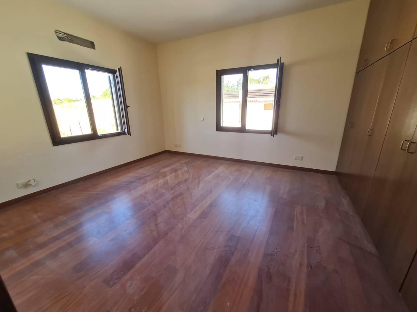 5-bedroom villa in Larnaca № 153151: https://dom.com.cy/en/catalog/sale/153151/ (dom.com.cy)