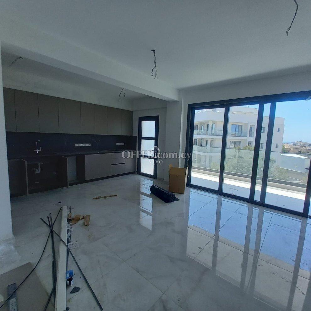 MODERN FULLY FURNISHED 3 BEDROOM APARTMENT WITH ROOF GARDEN IN MESA GEITONIA: https://www.offer.com.cy/en/modern-fully-furnished-3-bedroom-apartment-with-roof-garden-in-mesa-geitonia/21-816459/ (www.offer.com.cy)