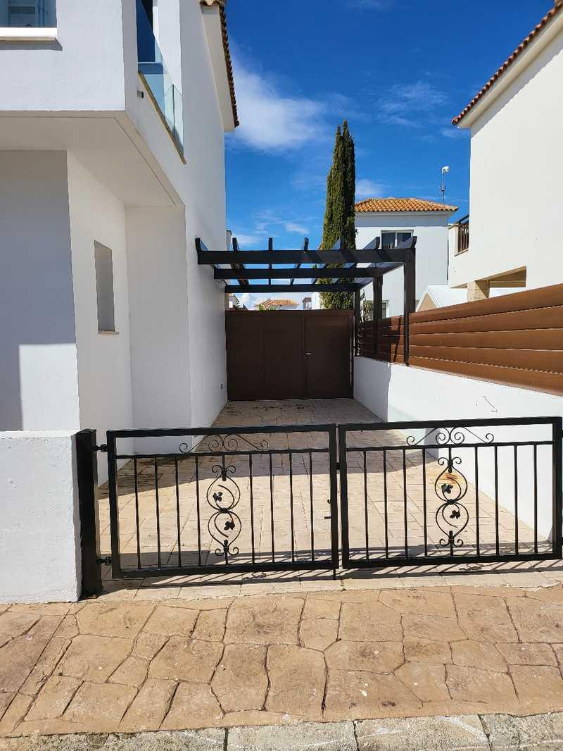 3-bedroom detached house for sale: https://www.bazaraki.com/adv/5797573_3-bedroom-detached-house-for-sale (www.bazaraki.com)