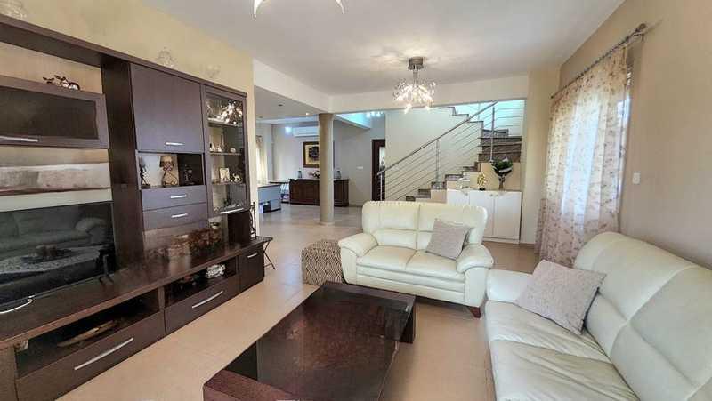 4-bedroom detached house for sale: https://www.bazaraki.com/adv/5797770_4-bedroom-detached-house-for-sale (www.bazaraki.com)