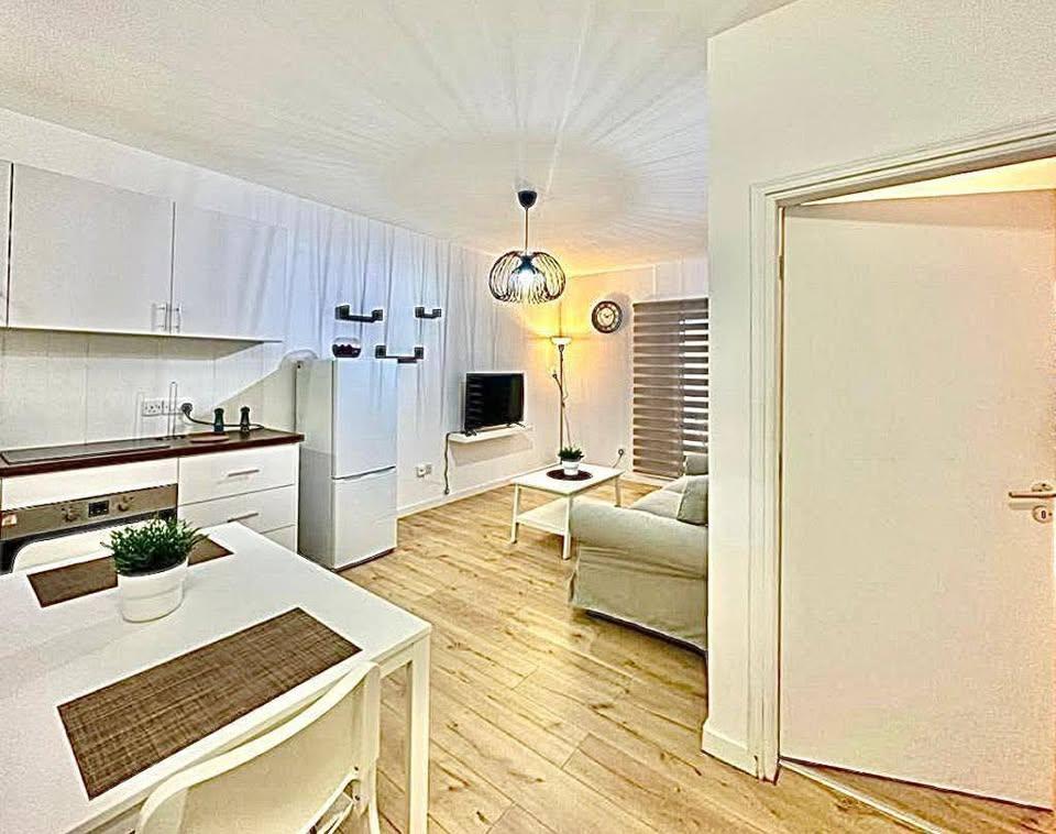 ID: R 35520 BEAUTIFUL 1 BEDROOM APARTMENT IN LIMASSOL AGIA ZONI AREA. 

This modern one-bedroom apar: https://www.facebook.com/marketplace/item/577381612058789 (www.facebook.com)