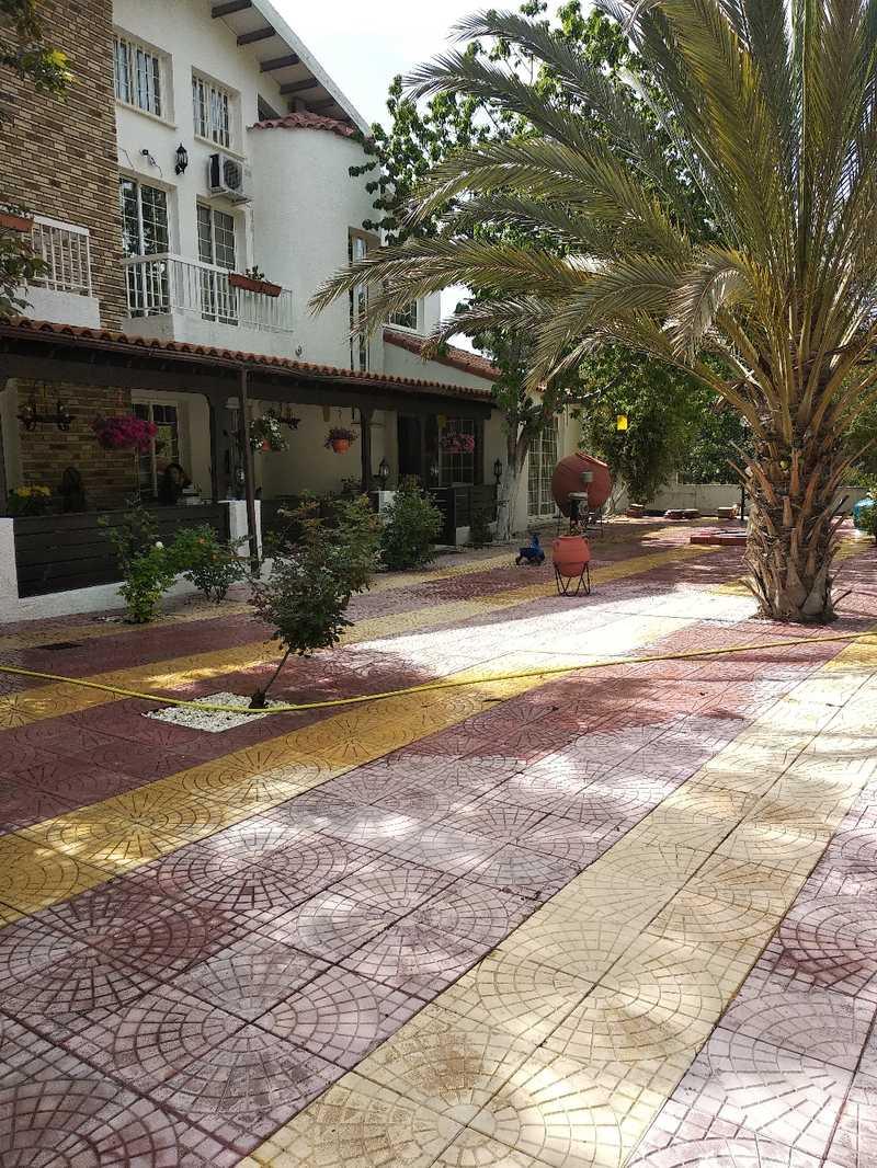 6-bedroom villa for sale: https://www.bazaraki.com/adv/5793835_6-bedroom-villa-for-sale (www.bazaraki.com)