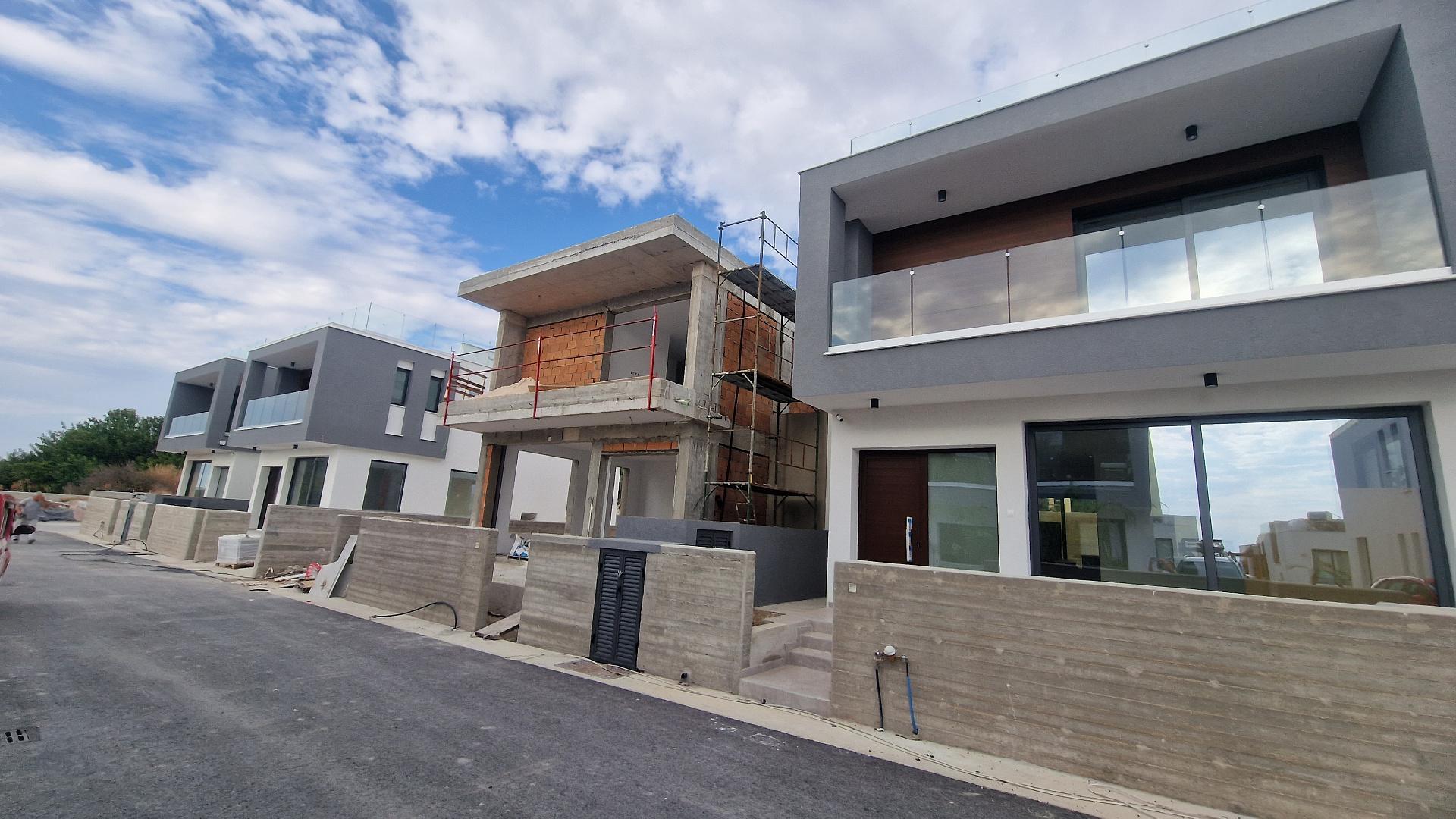 New 3-bedroom house in Paphos № 153079: https://dom.com.cy/en/catalog/sale/153079/ (dom.com.cy)