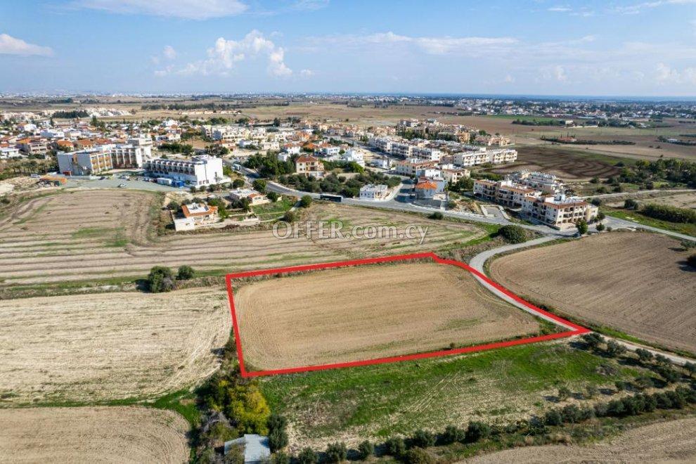 Residential field in Tersefanou Larnaca: https://www.offer.com.cy/en/residential-field-in-tersefanou-larnaca/21-811666/ (www.offer.com.cy)