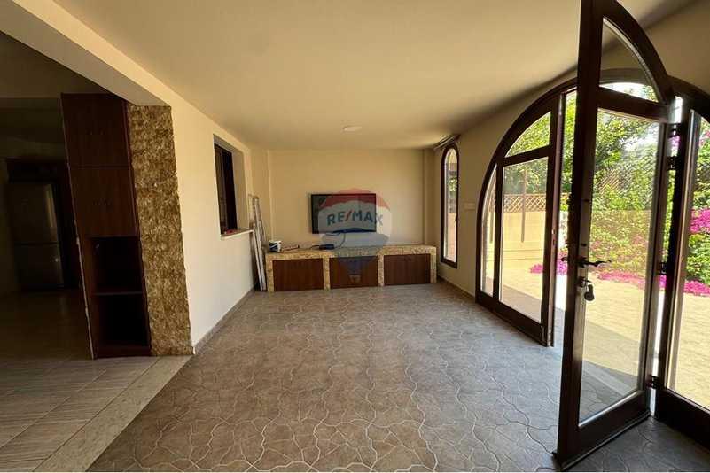 5-bedroom detached house for sale: https://www.bazaraki.com/adv/5789320_5-bedroom-detached-house-for-sale (www.bazaraki.com)
