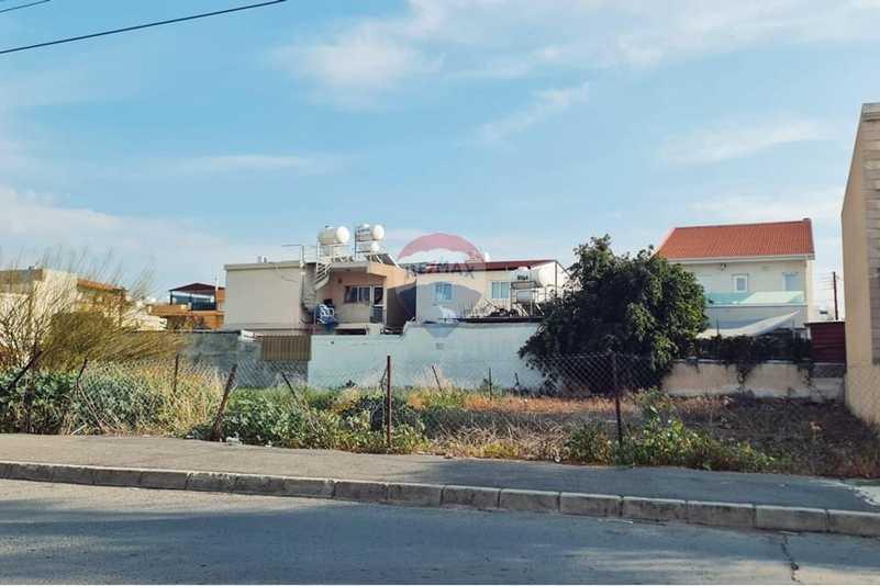 Residential land 252 m²: https://www.bazaraki.com/adv/5787664_residential-land-252-m2 (www.bazaraki.com)