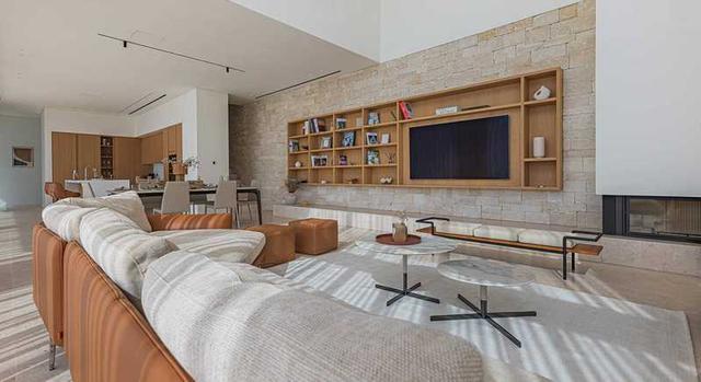4-bedroom villa for sale: https://www.bazaraki.com/adv/5789217_4-bedroom-villa-for-sale (www.bazaraki.com)