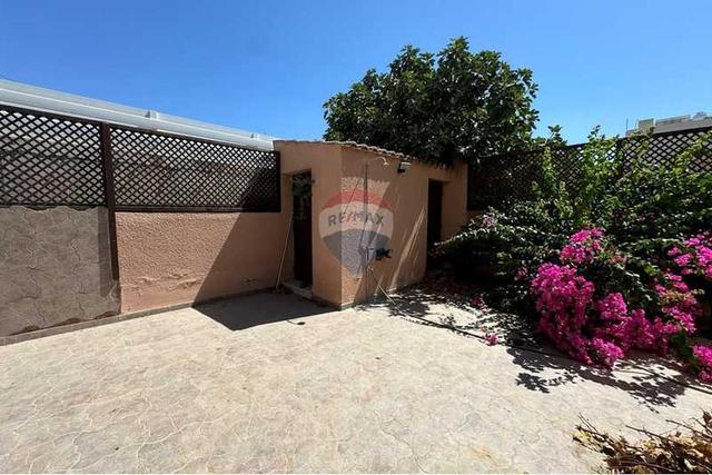 5-bedroom detached house for sale: https://www.bazaraki.com/adv/5789320_5-bedroom-detached-house-for-sale (www.bazaraki.com)